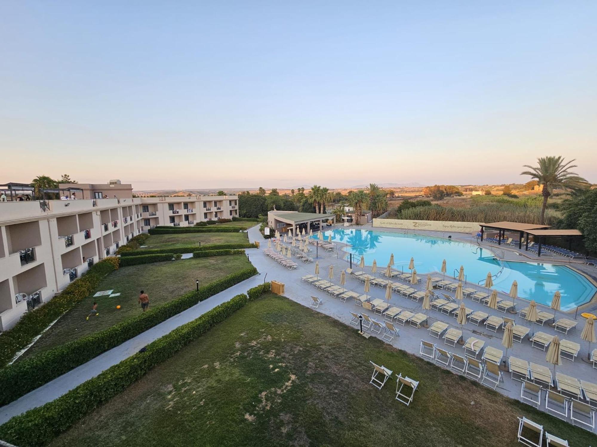 Zeta Club Selinunte Hotel Marinella di Selinunte Bagian luar foto